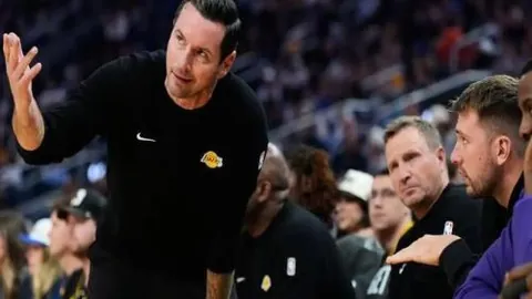 麦凯恩稳居新秀榜首位，卡斯尔晋升至次席，排名第五位。